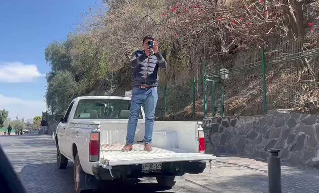 Un vendedor de frutas fue desalojado con violencia en las inmediaciones de la pirámide de Cholula | Foto: Twitter Germán Campos