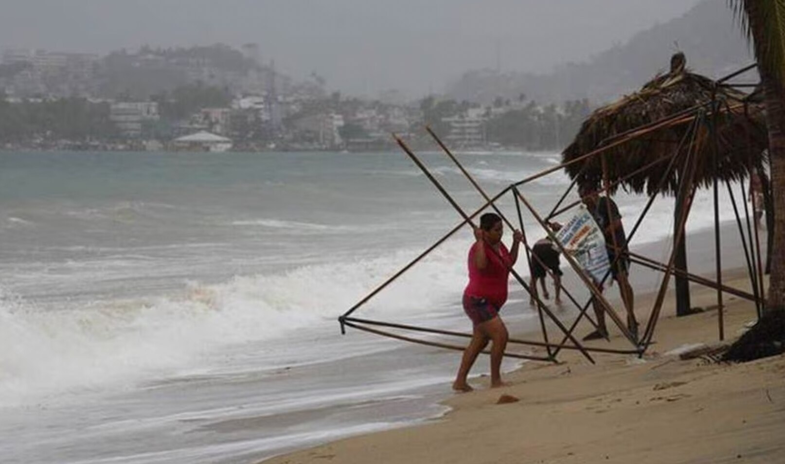 Huracán "Norma" se degrada a categoría 2; aguardan llegada en BCS y Jalisco