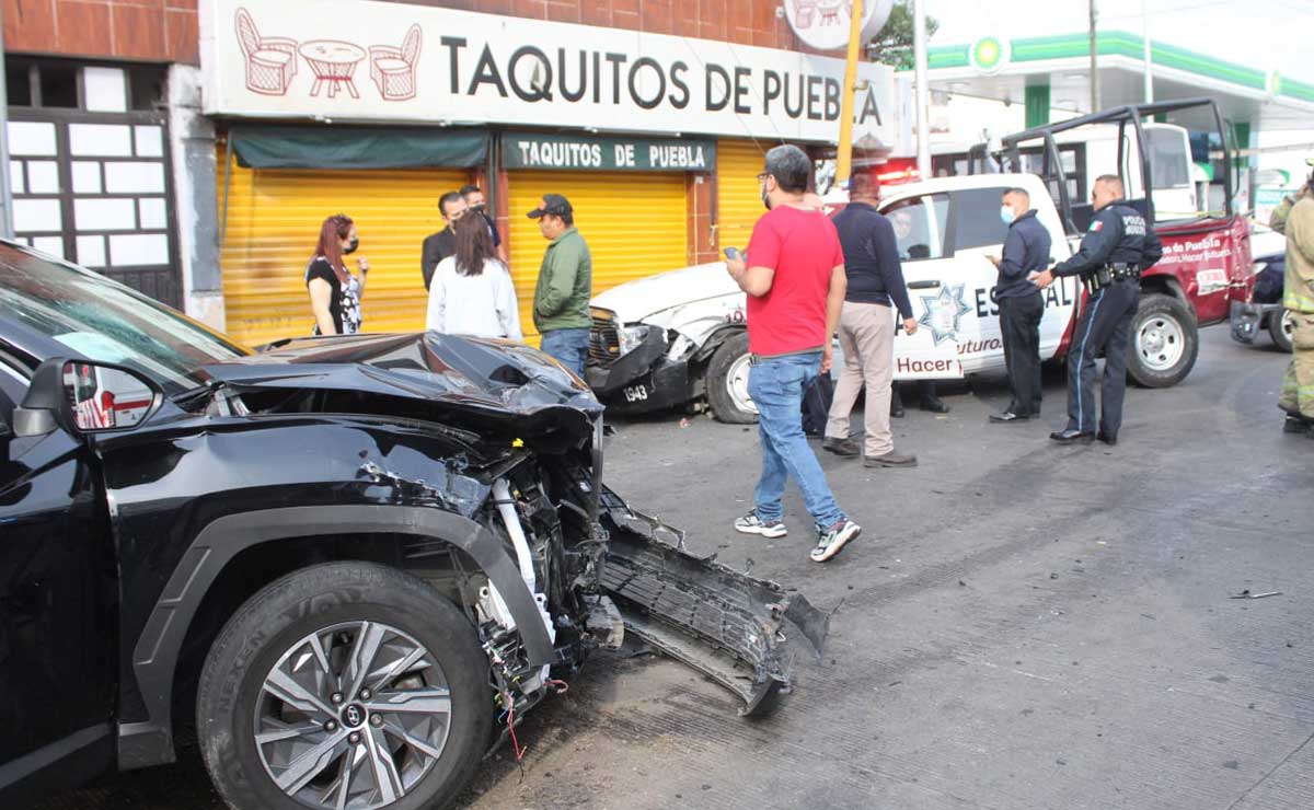 Patrulla embiste auto y lesiona a panadero de 70 años