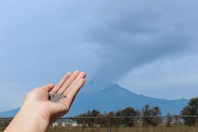 Cae ceniza volcánica en Puebla y la zona metropolitana por actividad del Popocatépetl