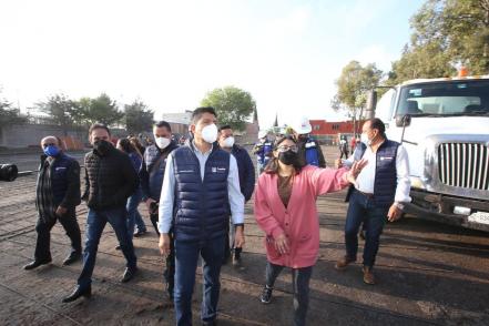 Supervisan construcción de centro deportivo en San Ramón