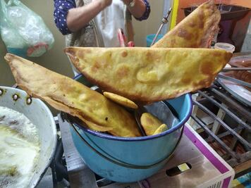 Cómo se hacen los molotes, el antojito poblano con mayor presencia en el país