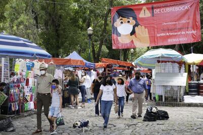 PASEAN EN TIANGUIS DE ANALCO PESE A SEMÁFORO NARANJA