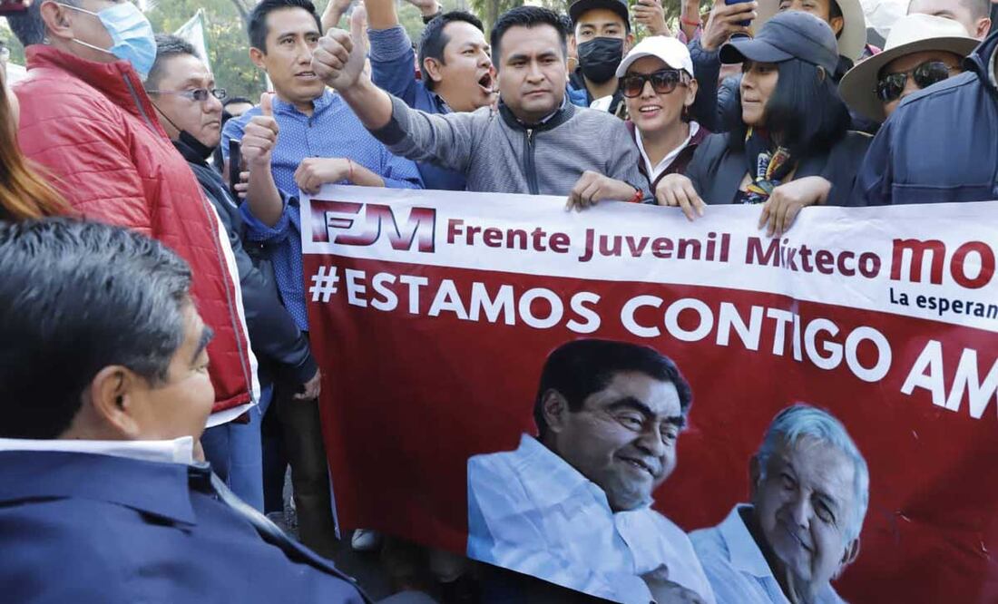 Políticos de Puebla asistieron a la marcha en la CDMX | Foto: Agencia Es Imagen para El Universal Puebla
