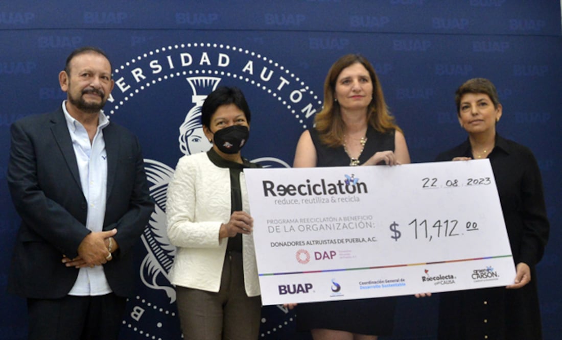 El cheque fue entregado por la rectora Lilia Cedillo | BUAP