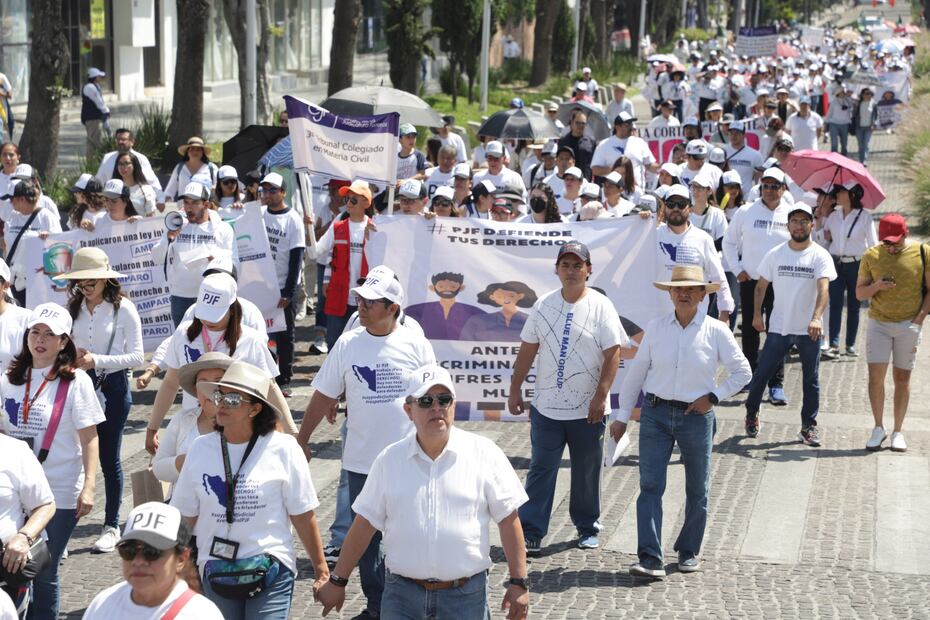 Trabajadores del Poder Judicial en Puebla marcharon por calles del Centro Histórico | EsImagen para El Universal Puebla