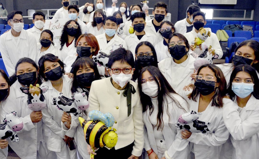Estudiantes de la Facultad de Medicina Veterinaria y Zootecnia recibieron a la rectora de la BUAP | Foto: BUAP