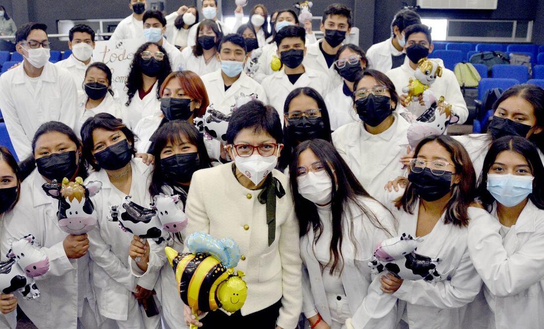 Estudiantes de la Facultad de Medicina Veterinaria y Zootecnia recibieron a la rectora de la BUAP | Foto: BUAP