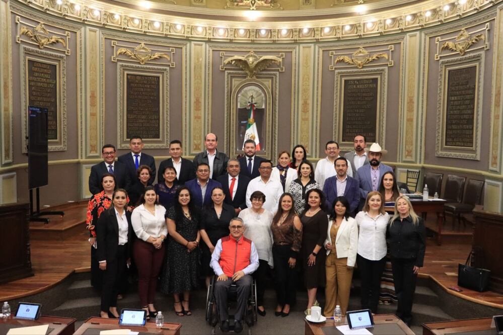 Doce nuevos diputados suplentes tomaron protesta ante el pleno | Foto: Congreso del Estado