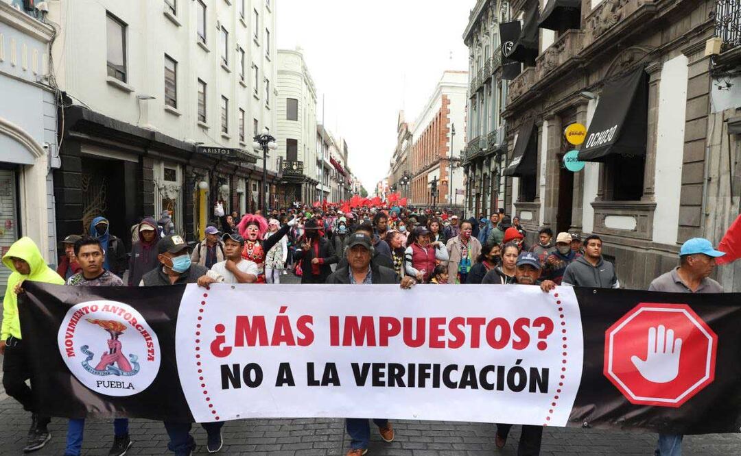 Este lunes 30 de enero habrá otra marcha contra la verificación vehicular en Puebla | Foto: Agencia Es Imagen para El Universal Puebla