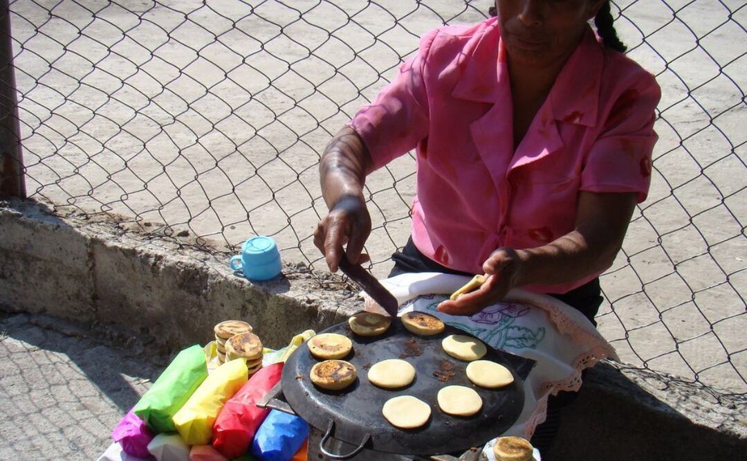 Este postre hecho a base de maíz se puede encontrar en varias iglesias durante esta Semana Santa. | Foto: Agencia Es Imagen para El Universal Puebla