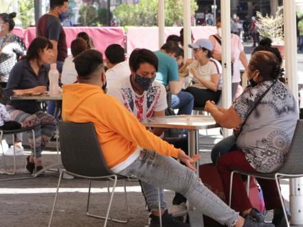 Restaurantes podrán cerrar hasta la media noche el 15 de septiembre