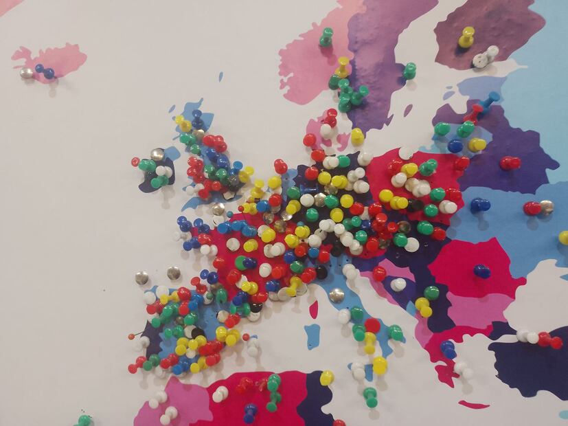 En un mapa los turistas marcan de qué países del mundo provienen | Fotos Laura Ruiz