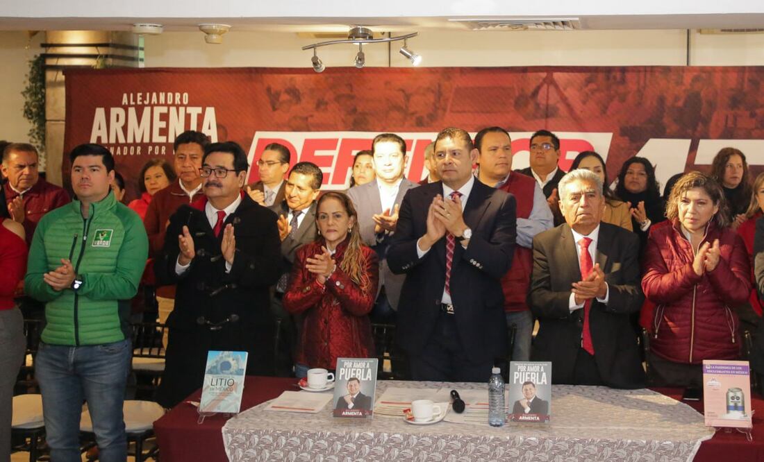 Alejandro Armienta Mier, coordinador de los Comités de la Defensa de la 4T, se reunió con líderes de partidos | Foto: EsImagen