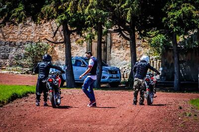 ¿Quieres aprender a conducir moto en Puebla? Esta escuela te prepara para ser un experto biker