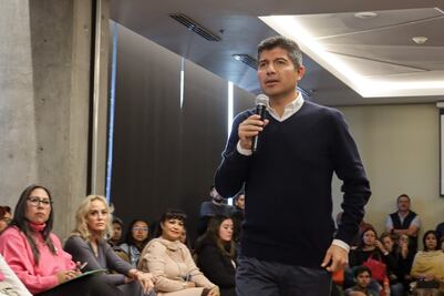 Eduardo Rivera participó en un diálogo con la ciudadanía poblana