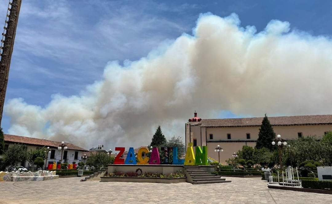 Un incendio en Zacatlán obligó a tres comunidades a ser evacuadas, se pide ayuda para los afectados | Foto: Agencia Es Imagen para El Universal Puebla