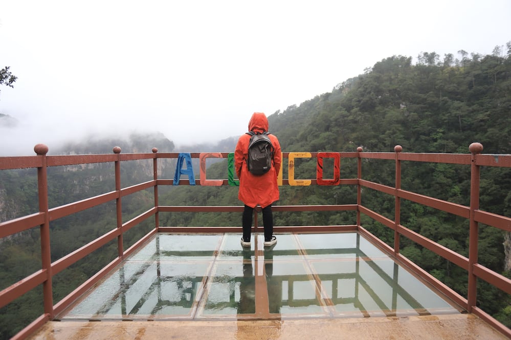 En Aconco hay este mirador de cristal en donde puedes apreciar la inmensidad | EsImagen para El Universal Puebla