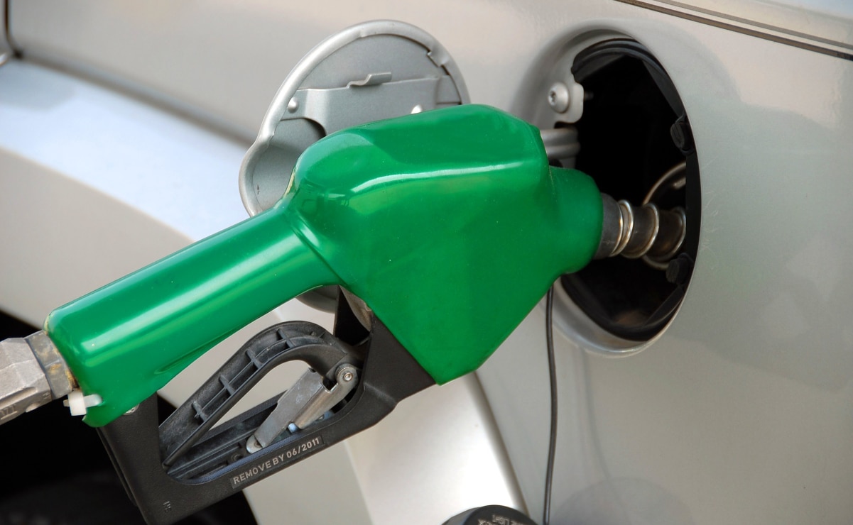 Consumidores de gasolina Magna volverán a pagar el IEPS; gobierno disminuye el estímulo fiscal
