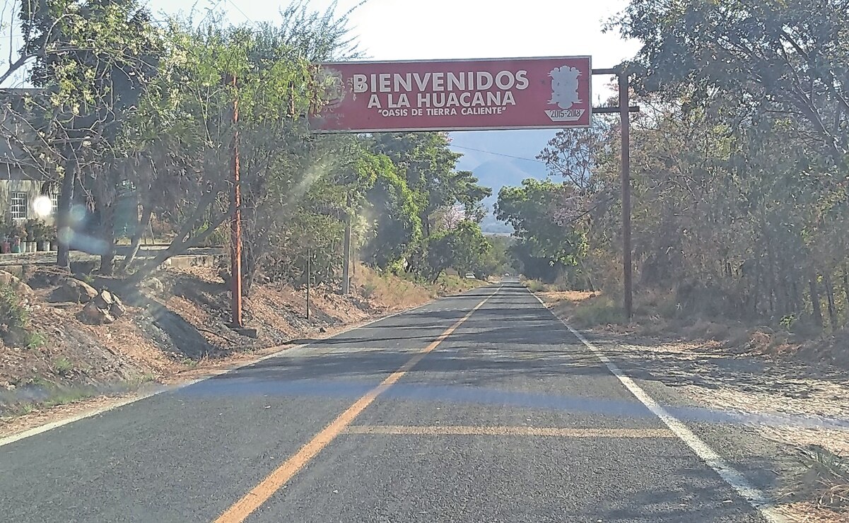 Sufre La Huacana el asedio del narco