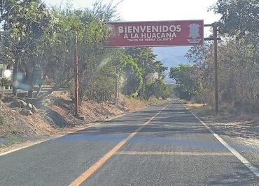 Sufre La Huacana el asedio del narco