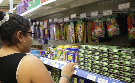 Donación de útiles escolares, una opción ante la crisis económica