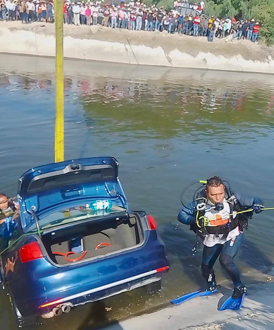 Así fue el momento en el que recuperaron el auto | Fotos Cruz Roja Puebla