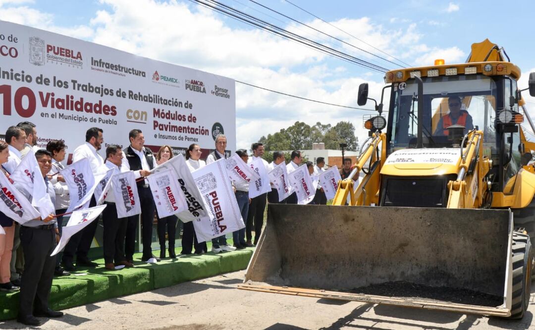 Pemex premia a Puebla por combate a huachicol; entrega más asfalto para rehabilitar 10 vialidades | Foto: Gobierno del Estado.