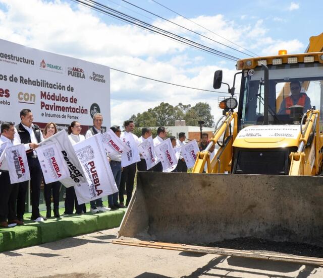 Pemex premia a Puebla por combate a huachicol; entrega más asfalto para rehabilitar 10 vialidades