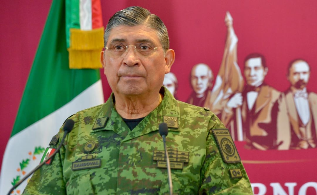 El titular de la Sedena, Luis Cresencio Sandoval, hizo un balance de la seguridad pública en Puebla. | Foto: Agencia Es Imagen para El Universal Puebla