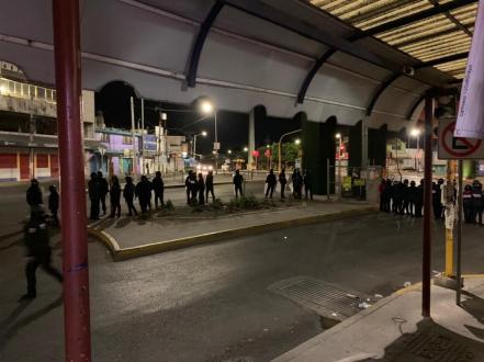 Fuerte despliegue policiaco en mercado Amalucan para iniciar  trabajos de remodelación