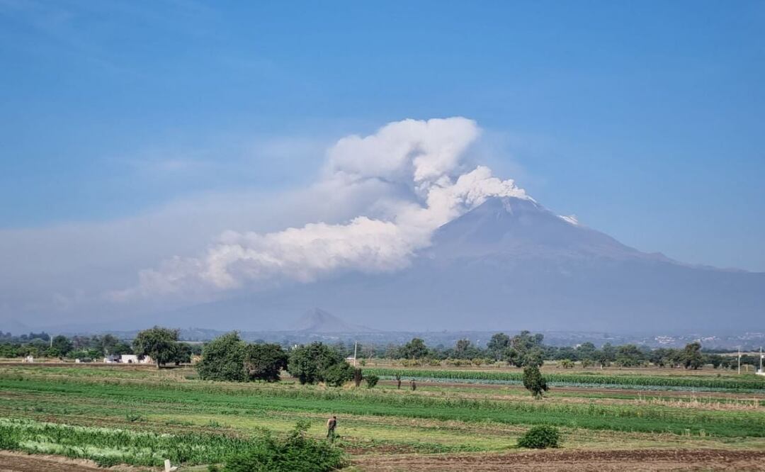 El gobierno de Puebla implementará una campaña para que todo mundo sepa qué hacer ante la actividad del volcán Popocatépetl | Foto: Agencia Es Imagen para El Universal Puebla