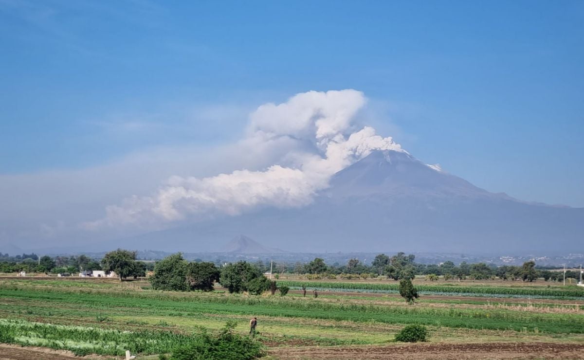 El gobierno de Puebla implementará una campaña para que todo mundo sepa qué hacer ante la actividad del volcán Popocatépetl | Foto: Agencia Es Imagen para El Universal Puebla
