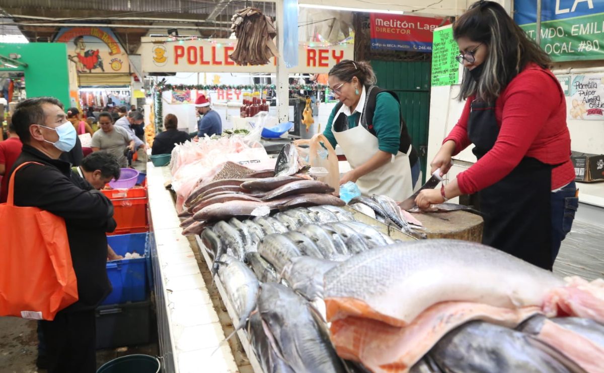 Durante la Cuaresma los feligreses comen pescado o mariscos para evitar el consumo de carne roja | FOTO: Agencia Es Imagen para El Universal Puebla