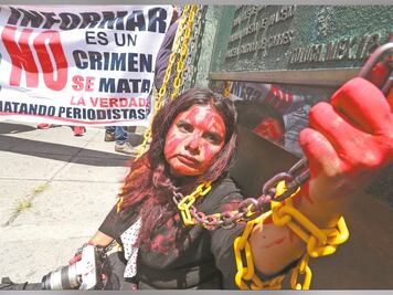 Suman 43 periodistas y 68 defensores asesinados: Segob