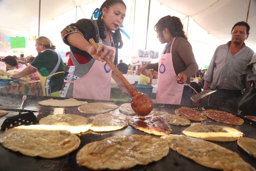 Las localidades de La Resurrección y Santa María Coapan se dedican a la elaboración de memelas y tortillas | Foto: EsImagen
