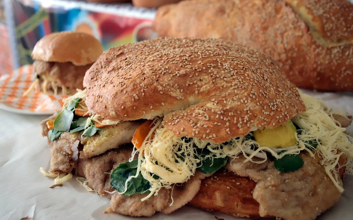 Cada bocado es una combinación de sabores y texturas que refleja la riqueza de la cocina poblana, convirtiendo a las cemitas en una opción muy apreciada tanto por locales como por visitantes.

Foto: Producción El Universal Puebla