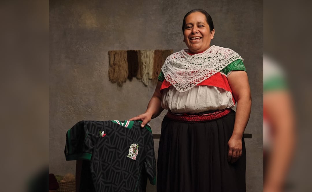 Denuncian presunto engaño de Adidas a artesanas de Puebla que bordaron jersey de México I Foto: IG adidasmx