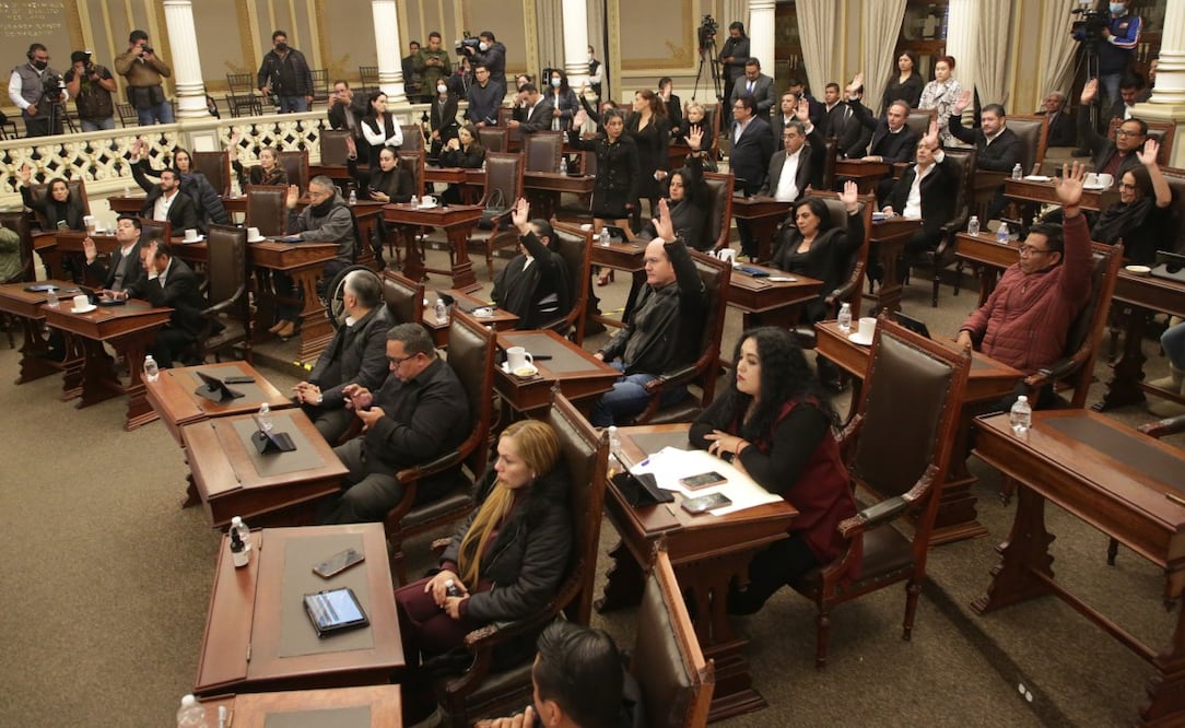 Una curul es usada por los diputados en el salón de plenos del Congreso | FOTO: Agencia Es Imagen para El Universal Puebla
