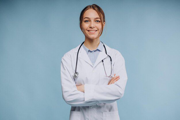 Funciones y salarios de un médico en Puebla. Fuente: Freepik.