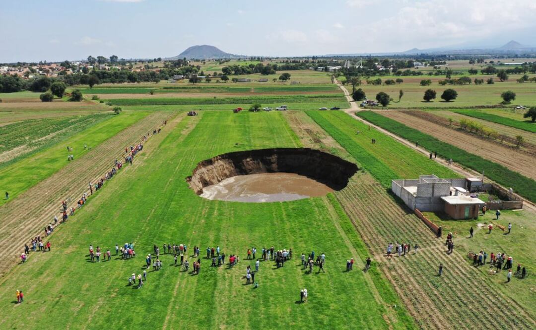 El socavón de Zacatepec desde su aparición en 2021 ha tenido varios momentos que lo hicieron viral. | Foto: Agencia Es Imagen para El Universal Puebla