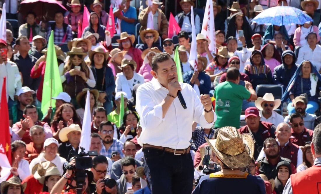 Alejandro Armenta acompañó a Claudia Sheinbaum durante su gira por Puebla | Foto: Especial