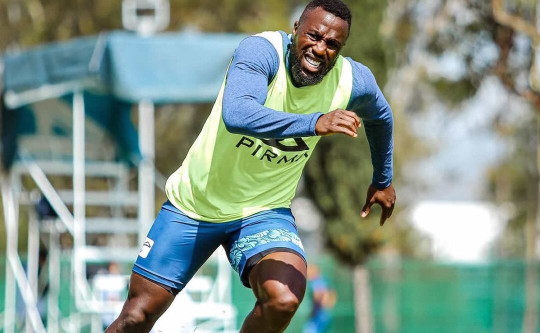 El delantero estadounidense participa en entrenamientos de La Franja. Foto: Club Puebla