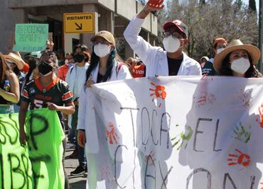Intentan manifestarse estudiantes de la UDLAP en Casa Puebla