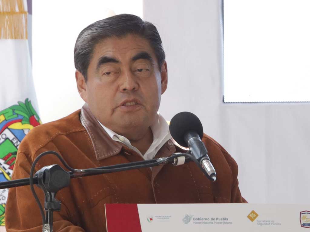 Barbosa y 17 mandatarios se pronuncian contra el INE por aplazar revocación de mandato