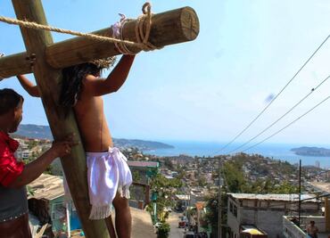 VIDEO. Hombre que representaba a Jesús termina electrocutado en pleno Viacrucis