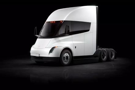 Tesla anunció que iniciará la producción de su primer camión eléctrico