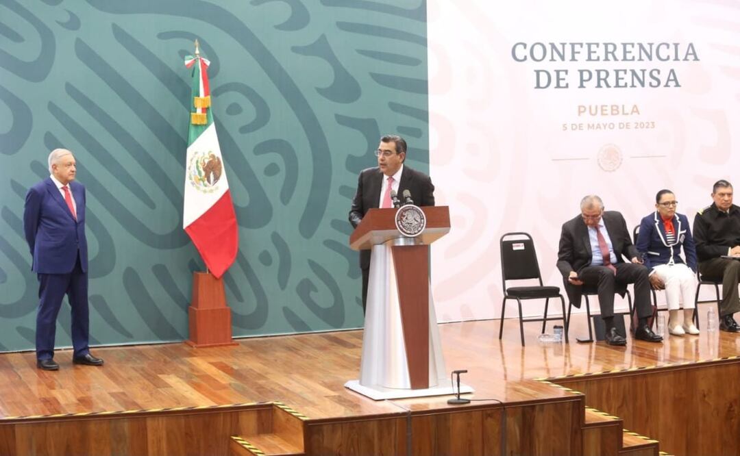 El gobernador Sergio Salomón Céspedes explicó el acuerdo logrado con el SAT. | Foto: Twitter Gobierno de Puebla