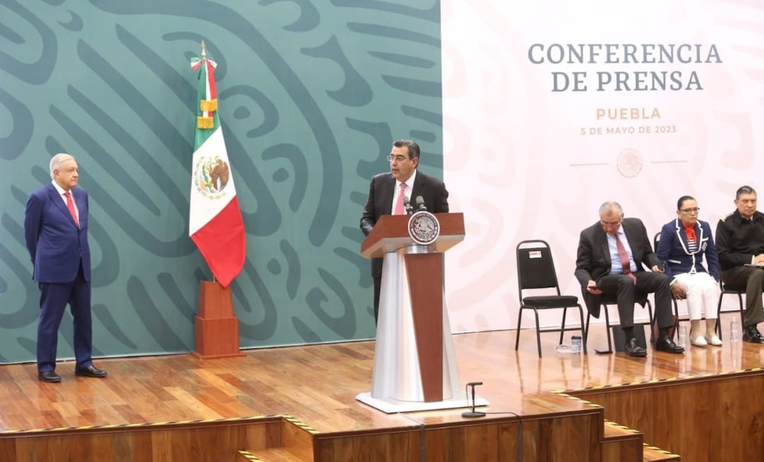 El gobernador Sergio Salomón Céspedes explicó el acuerdo logrado con el SAT. | Foto: Twitter Gobierno de Puebla