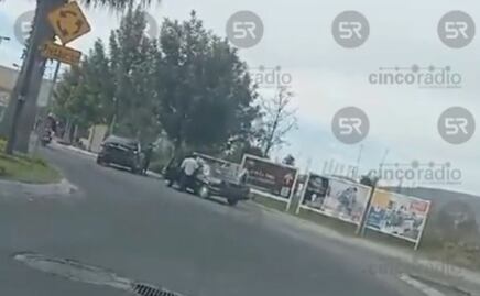 VIDEO. Taxistas “piratas” se agarran a golpes tras choque en Lomas de Angelópolis